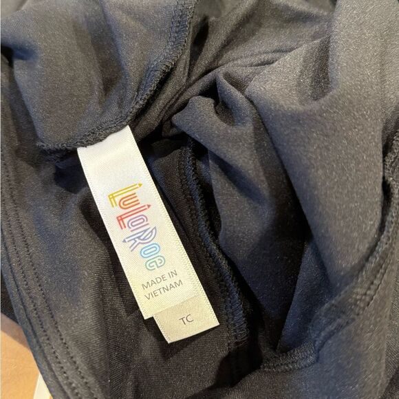 LuLaRoe TC Black Leggings - Picture 2 of 2